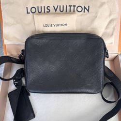 Louis Vuitton Duo Messenger