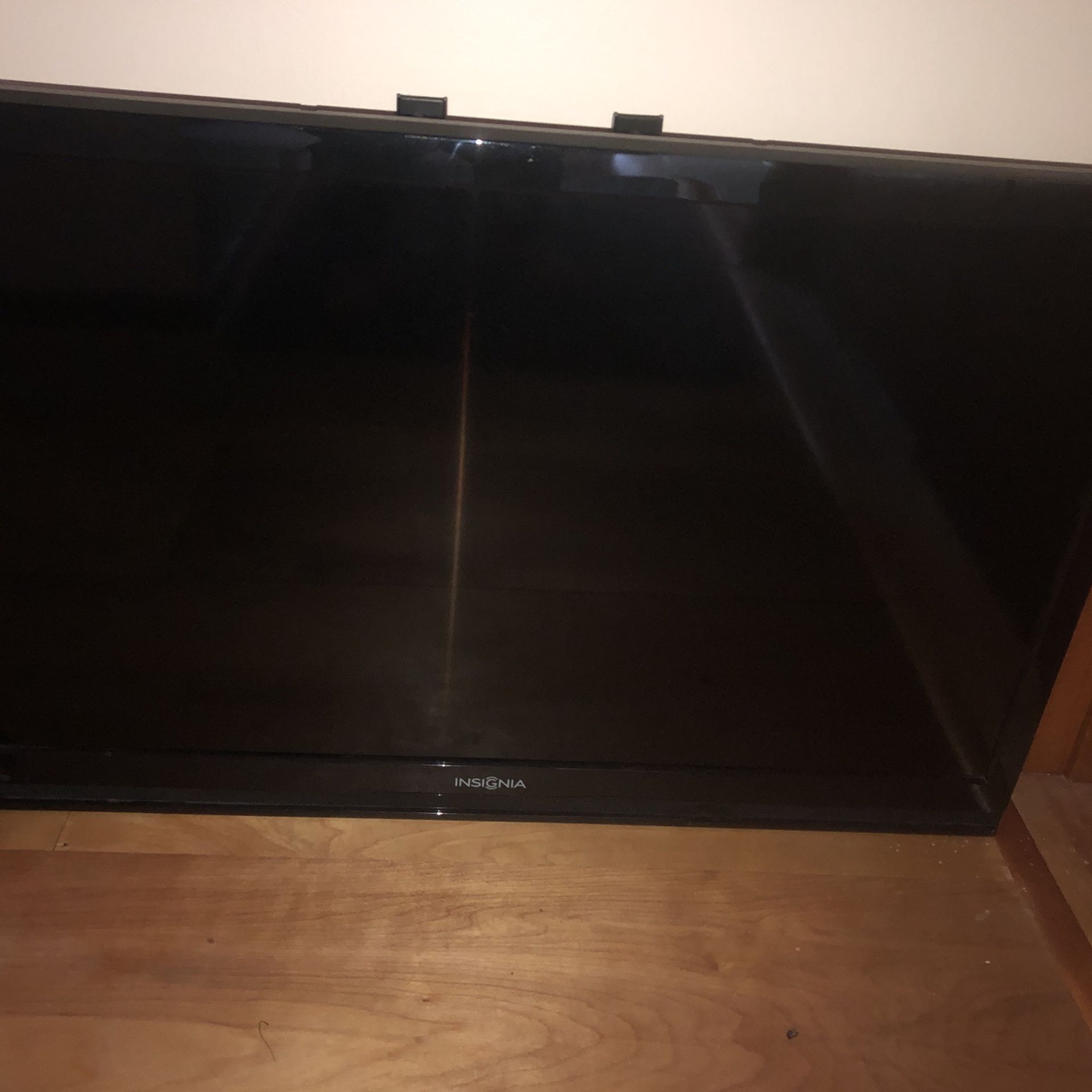 Insignia 36 Inch Tv Includes Wall Mount
