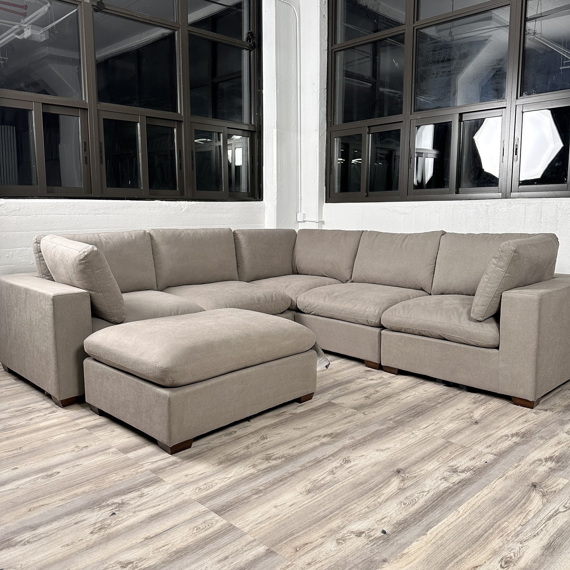 THOMASVILLE LOWELL 6-Piece COMFORT Fabric Modular Sectional + Ottoman - BEIGE π(FREE DELIVERY)