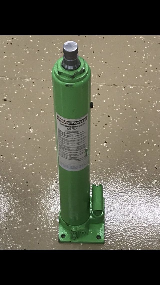 Long ram for transmission jack