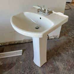 Kohler Ceramic Sink And Stand
