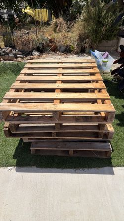 Free wood pallets