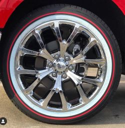 Chrome Multi-Spoke Wheel with vogue Tire