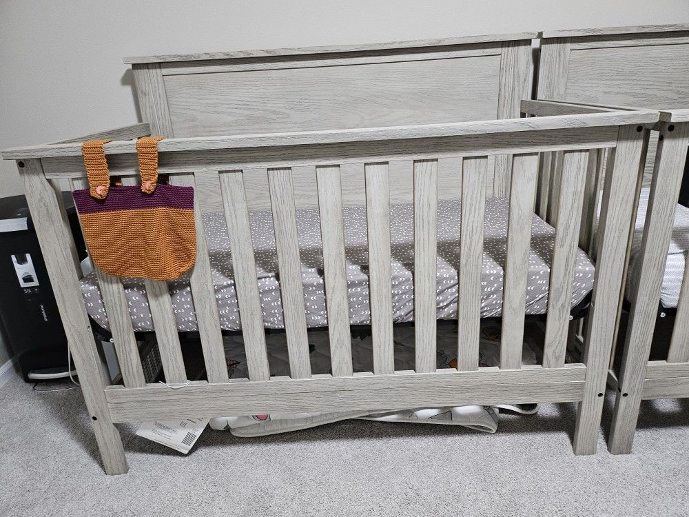 135
Delta Children Middleton 4-in-1 Convertible Baby Crib (mattress Not Included)