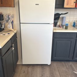 Refrigerator Hot Point