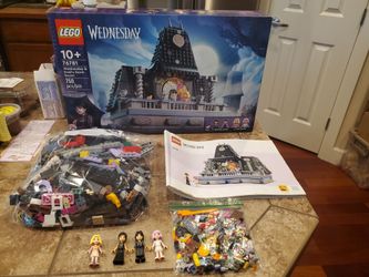 Retired Lego set 76781- Wednesday and Enid's dorm room