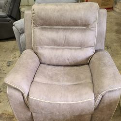 Brand New! Power Motion Recliner / Take it home with Only $39down/ Hablamos Español Y Ofrecemos Financiamiento 🙋🏻‍♂️ 