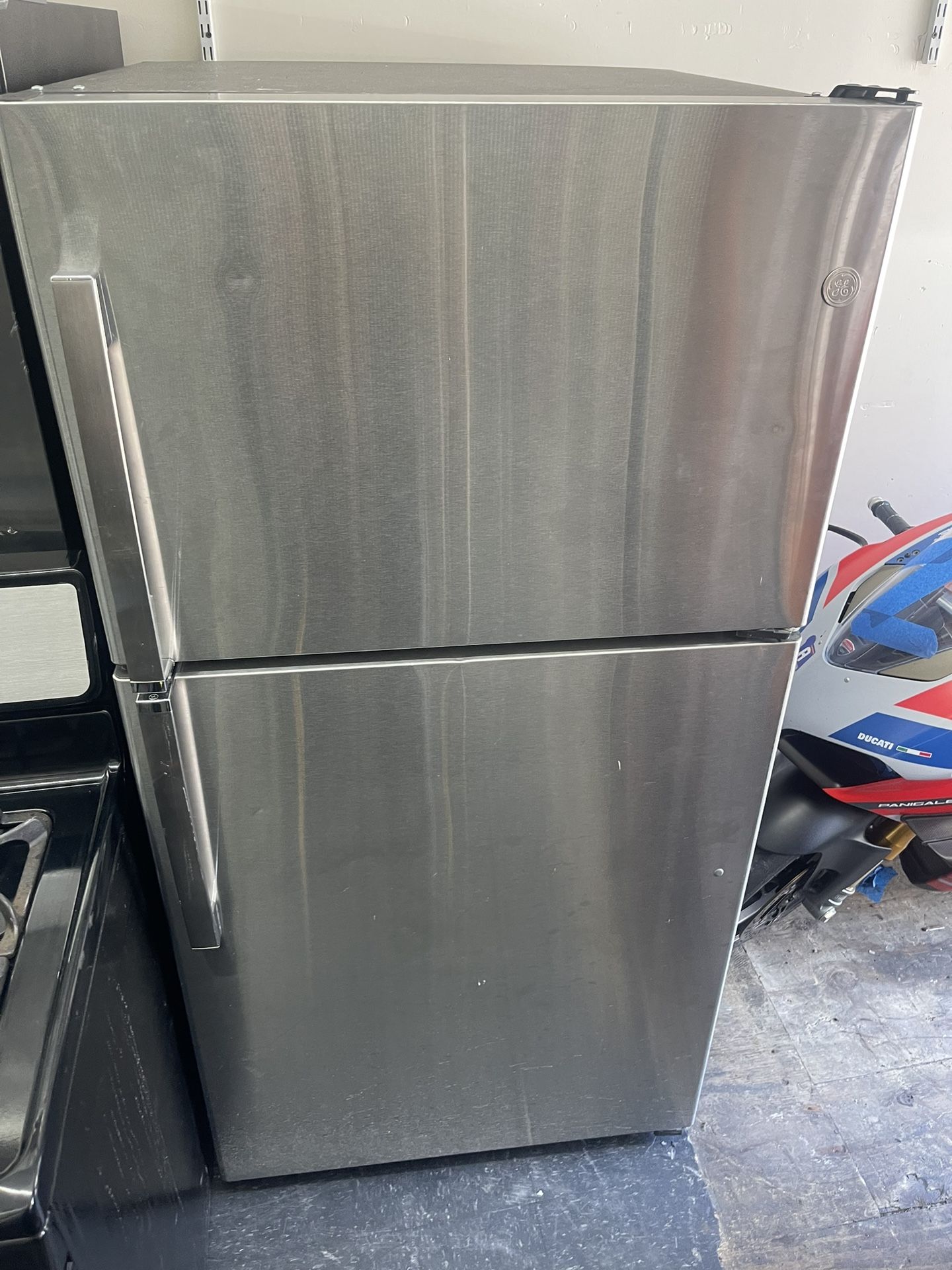 33 Refrigerator Too Frezer