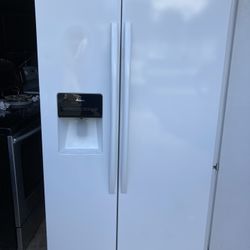 Amana Refrigerator 36W69H Everything Works Good 