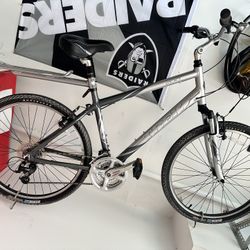 TREK 200 Navigator Bicycle - NEW CONDITION!! 