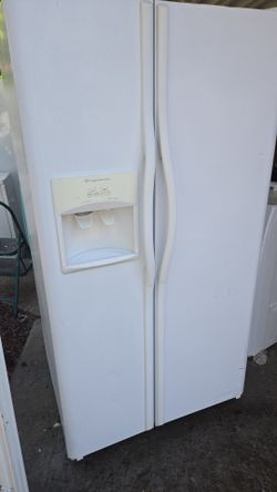 GARAGE REFRIGERATOR WORKS GREAT