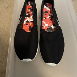 Nike Womens Roshe Run Slip-On Size 11
