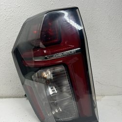 2021-2023 Chevrolet Tahoe Tail Light LED LEFT DRIVER (contact info removed)1 OEM