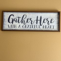 Beautiful decorative wall sign in very good condition. Perfect for living room, dining area,