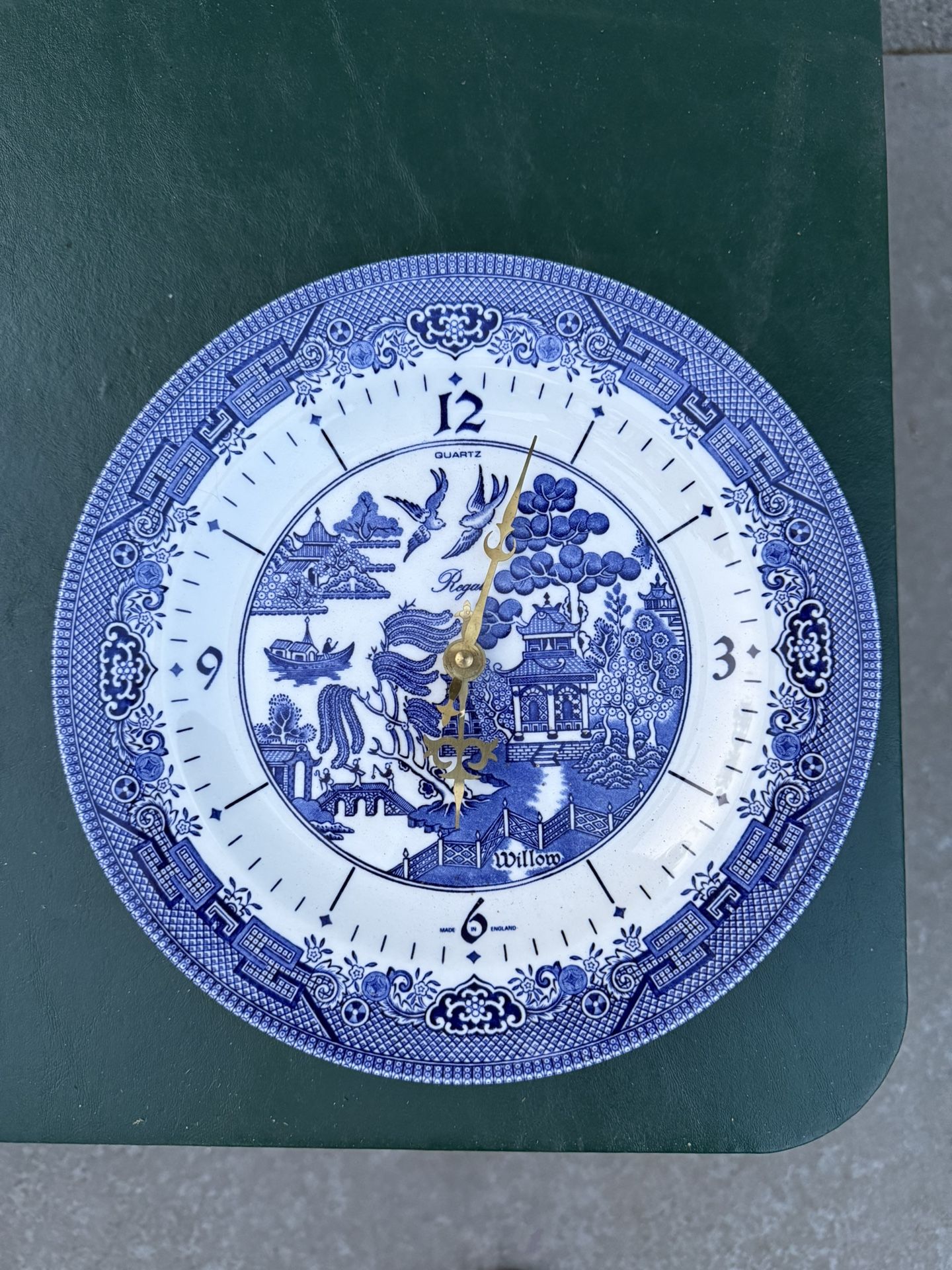 Churchill Regal Blue Willow Plate Clock