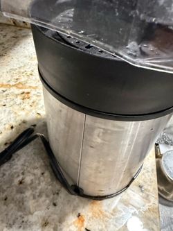 Electric Citrus Juicer with Pulp Control