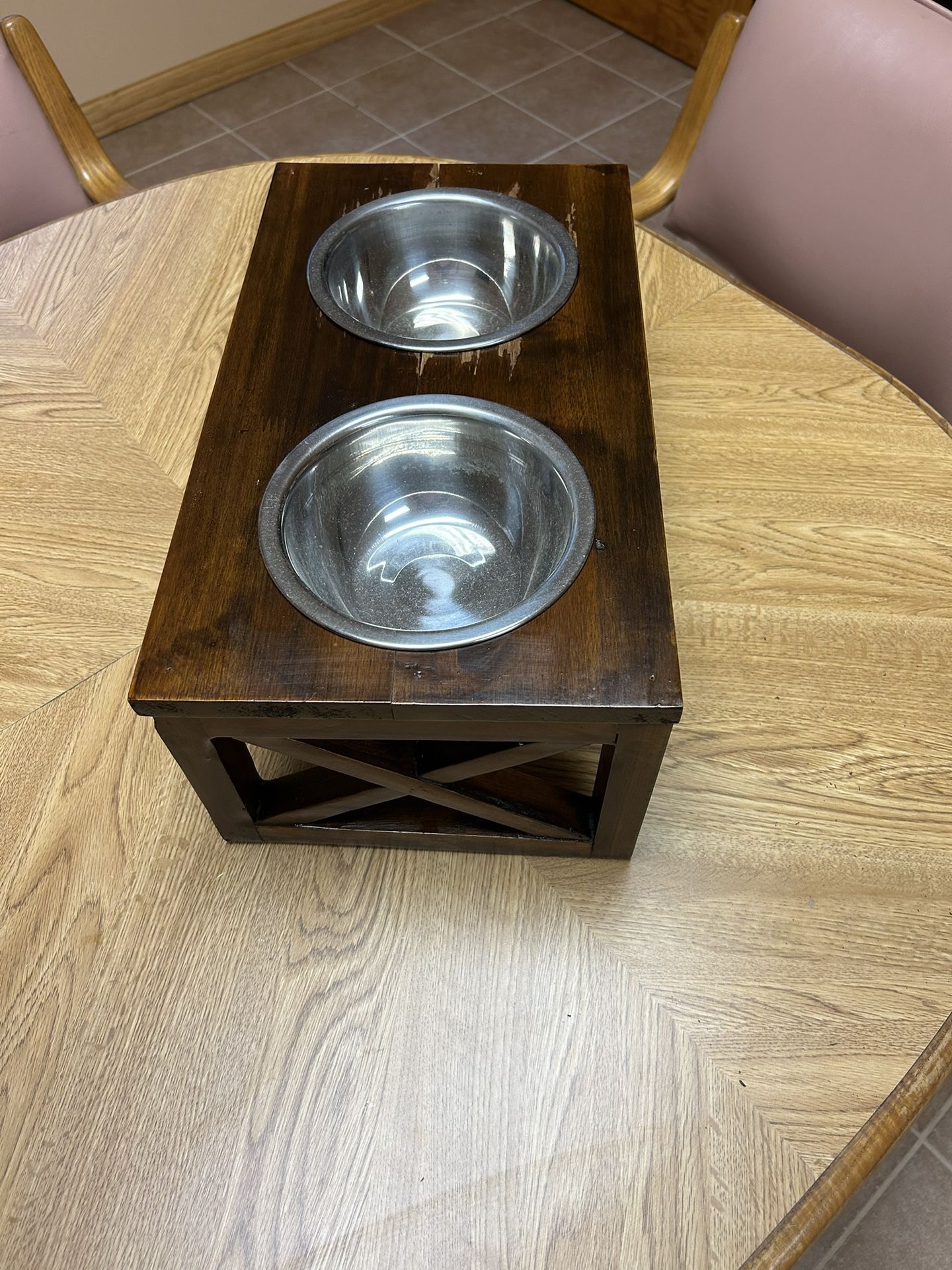 Pet Feeder - Excellent Condition