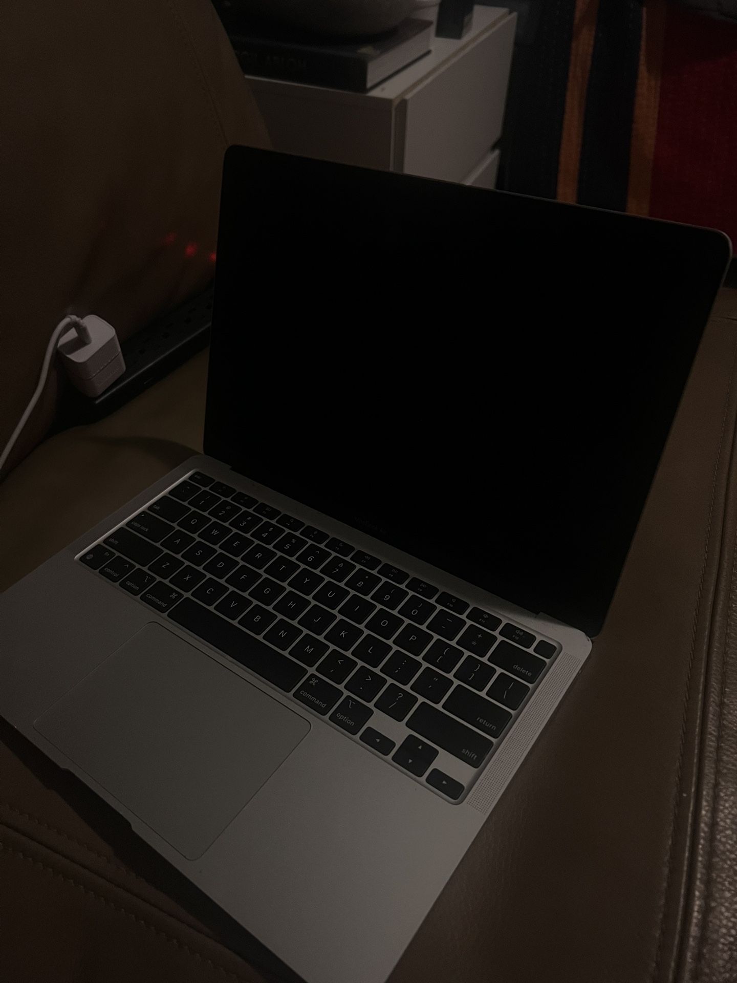 MACBOOK