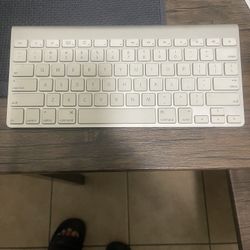 Apple Wireless Bluettoth Keyboard Model A1314
