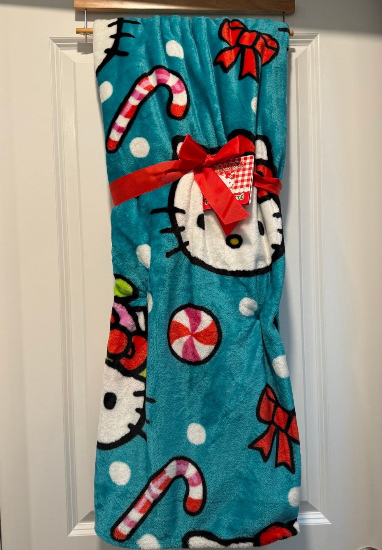 Hello Kitty Throw