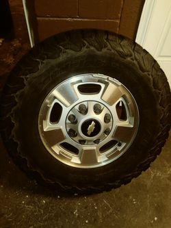 Rims and tires 17's chevy 8 lugs
