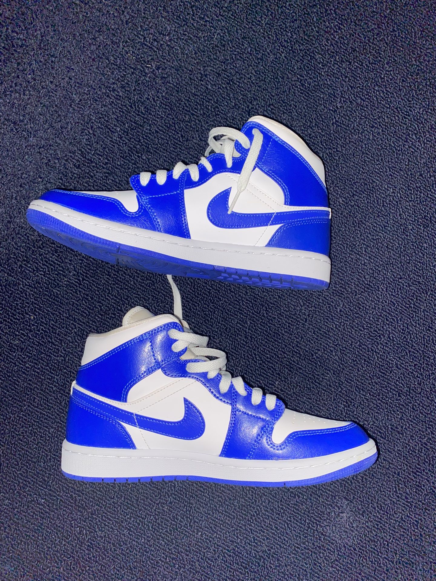 WMNS Air Jordan 1 Mid