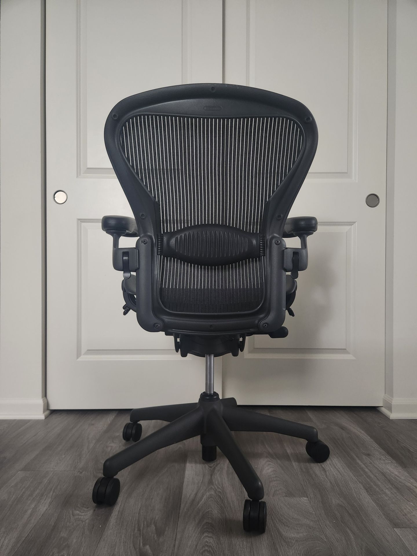 Herman Miller Aeron Size B Fully Loaded - Very Good