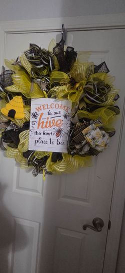 DIY BEE DOOR WREATH