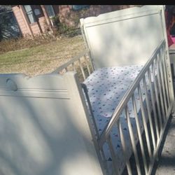 CRIB WITH MATTRESS