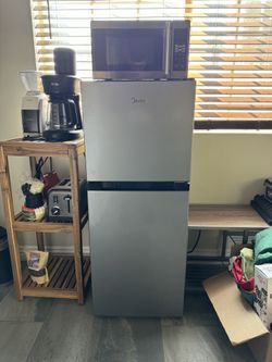 Midea 4.5 Cubic Ft Refridgerator