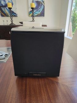 Definitive Technology - SuperCube 2000 7-1/2" 650W Powered Subwoofer - Black