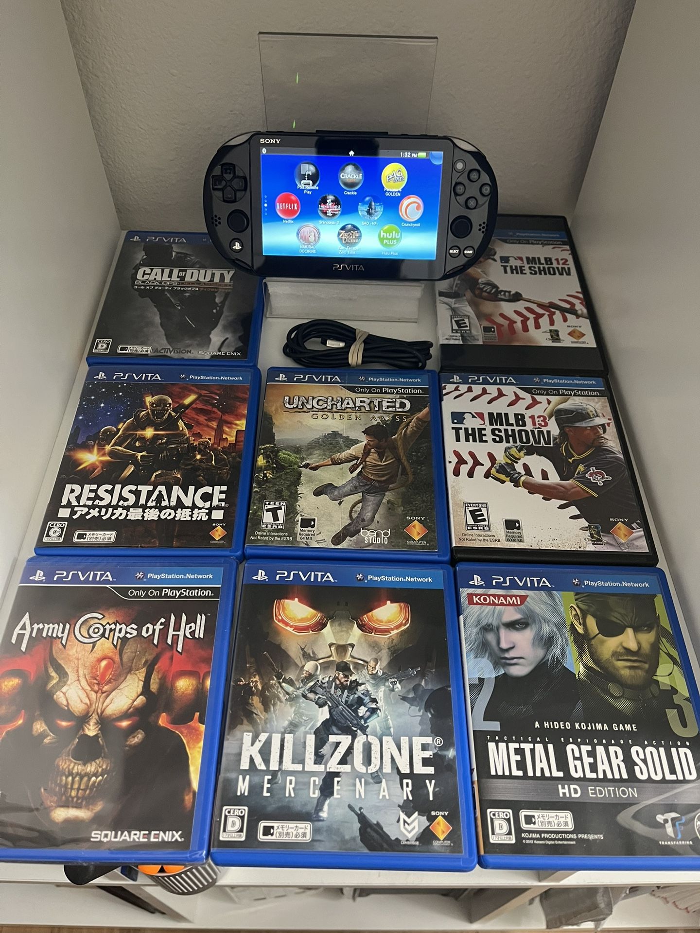 Sony Playstation Vita + 8 Games