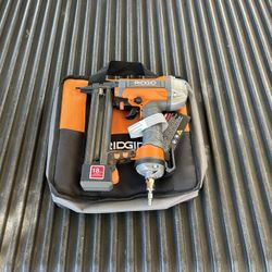 NEW RIDGID Pneumatic 18-Gauge 1-1/2 in. Finish Stapler with Contractor's Bag *FIRM PRICE*