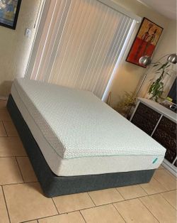 VERY NICE LIKE NEW QUEEN SIZE TUFT AND NEEDLE MATTRESS AND BOXSPRING FOR SALE! IN EXCELLENT CONDITION,  FREE DELIVERY