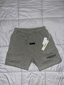 ESSENTIALS SHORTS • SIZE S