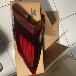 Hyundai Sonata luz derecha trasera  part 92402-L0000