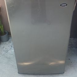 Sanyo Fridge 