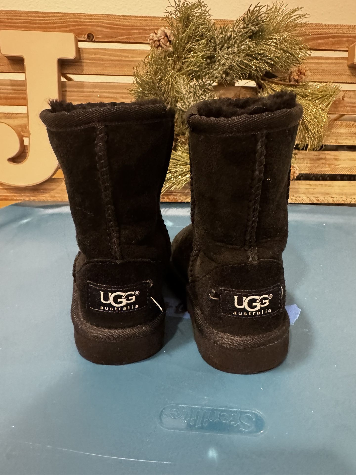 $90 - Toddler Size 7 Black Ugg Boots