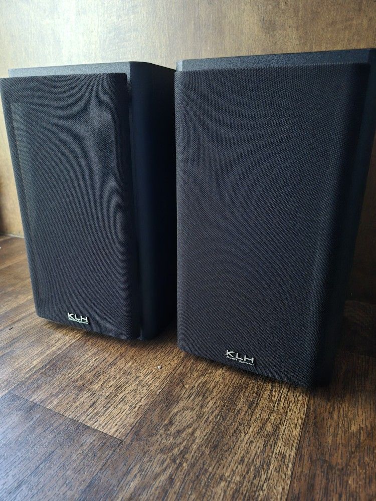 KLH Model 911B Small Bookshelf Speaker Pair Video Shielded.