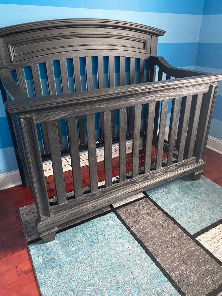 Oxford Baby Richmond 4 in 1 Convertible Crib Midnight Blue - Excellent Condition