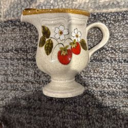 Mikasa Strawberry Festival Cream Pourer