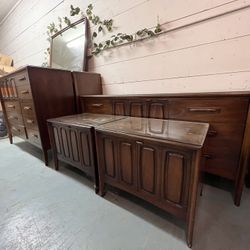 Vintage Broyhill Emphasis Bedroom Set! 