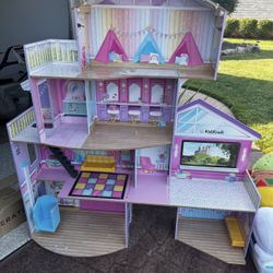 Dollhouse 