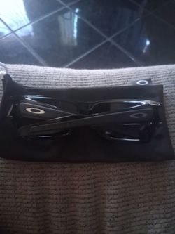 Black oakley glasses