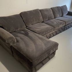 Huge 3 Pcs Sectional Couch Sofa From Macy’s In Excellent Condition - FREE DELIVERY 🚚