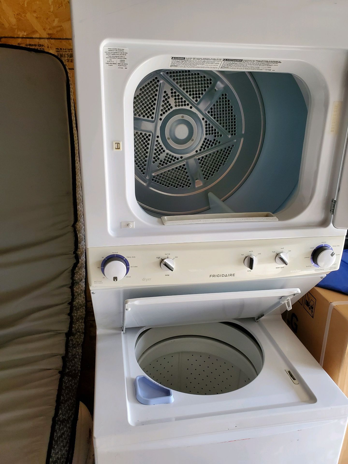 Stackable Washer and dryer Like New