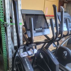 FULLERTON- Nordictrack Airglide 14i Professional elliptical  - 650$ 