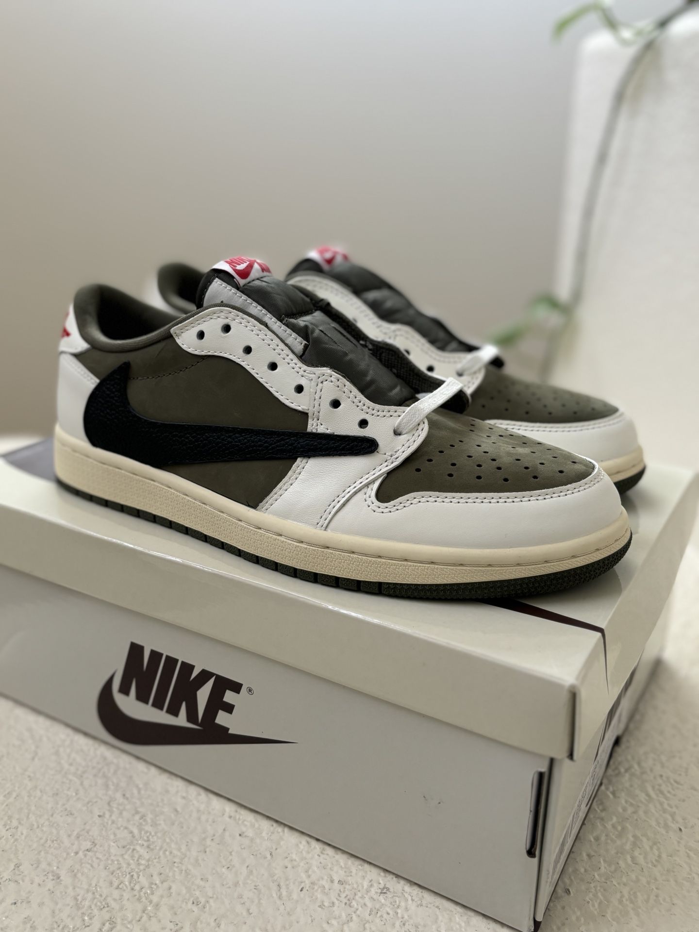 Jordan 1 Travis Scott Medium Olives