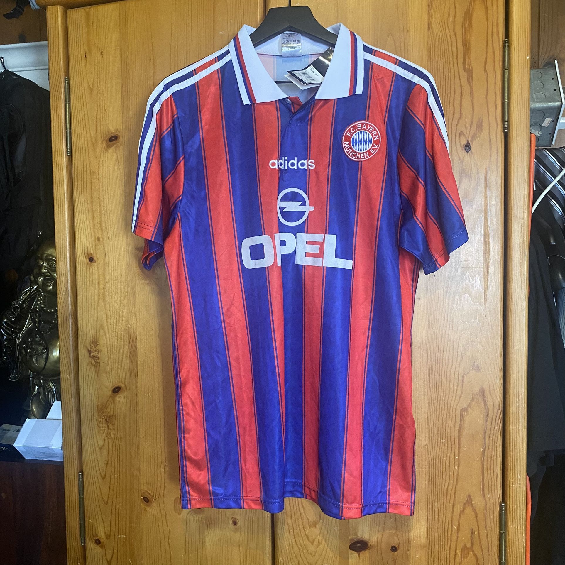 Adidas FC Bayern München jersey with original tags. Red & blue stripes with Opel