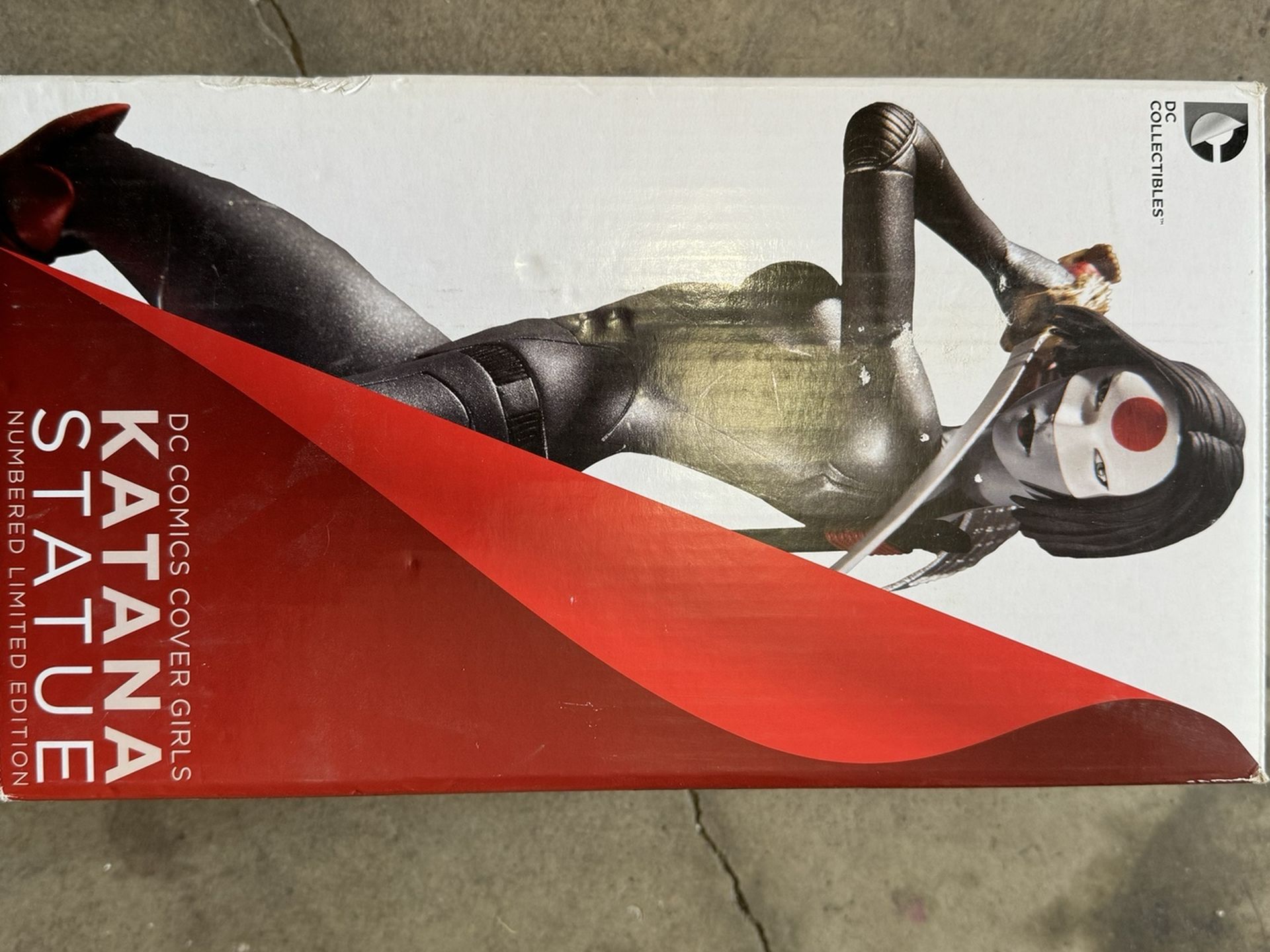 Dc collectibles Katana Statue